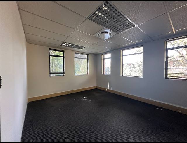 144.80M² OFFICE TO LET IN DIE HOEWES